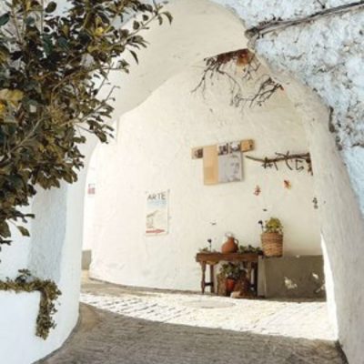 casares spain histroic archway pueblos blancos casares del sol holiday apartment